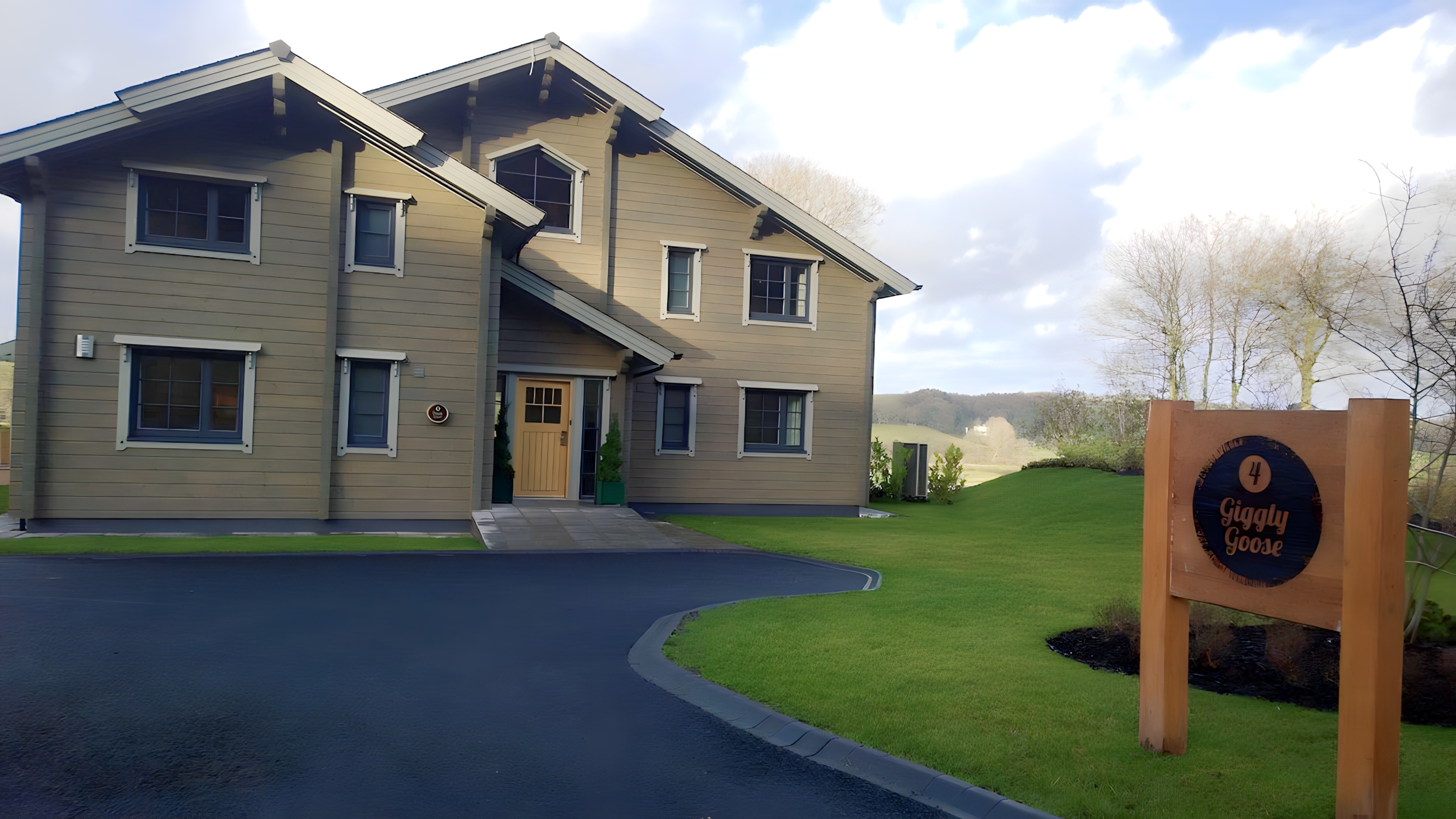 Hunter Lodges Celtic Manor - Image 3