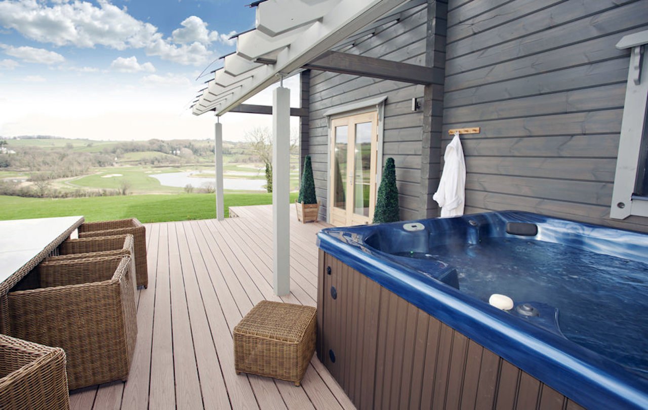 Hunter Lodges Celtic Manor - Image 4