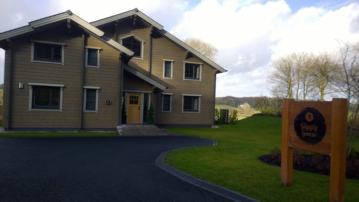 Hunter Lodges Celtic Manor - Image 12