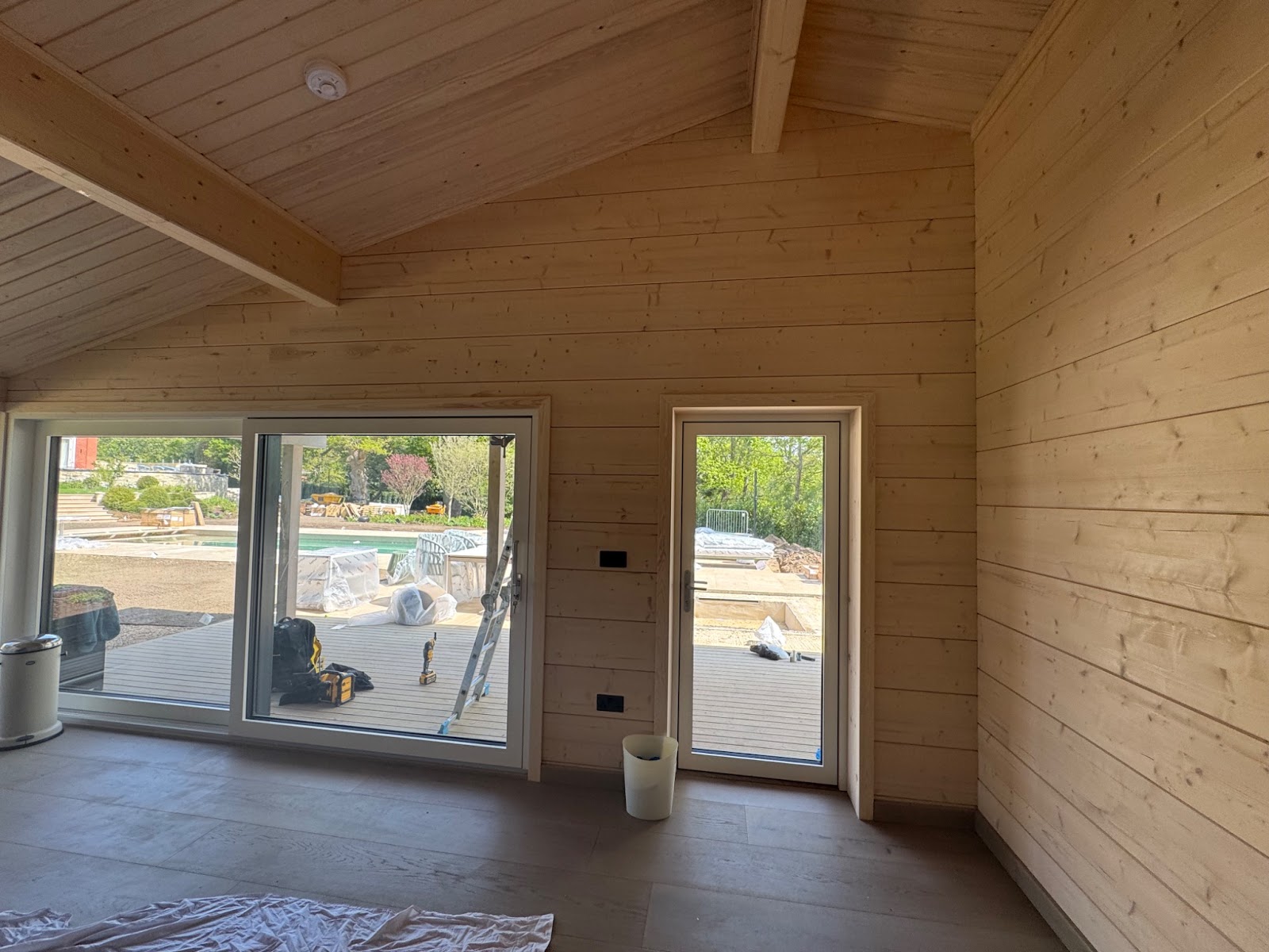 London Pool House - Image 2