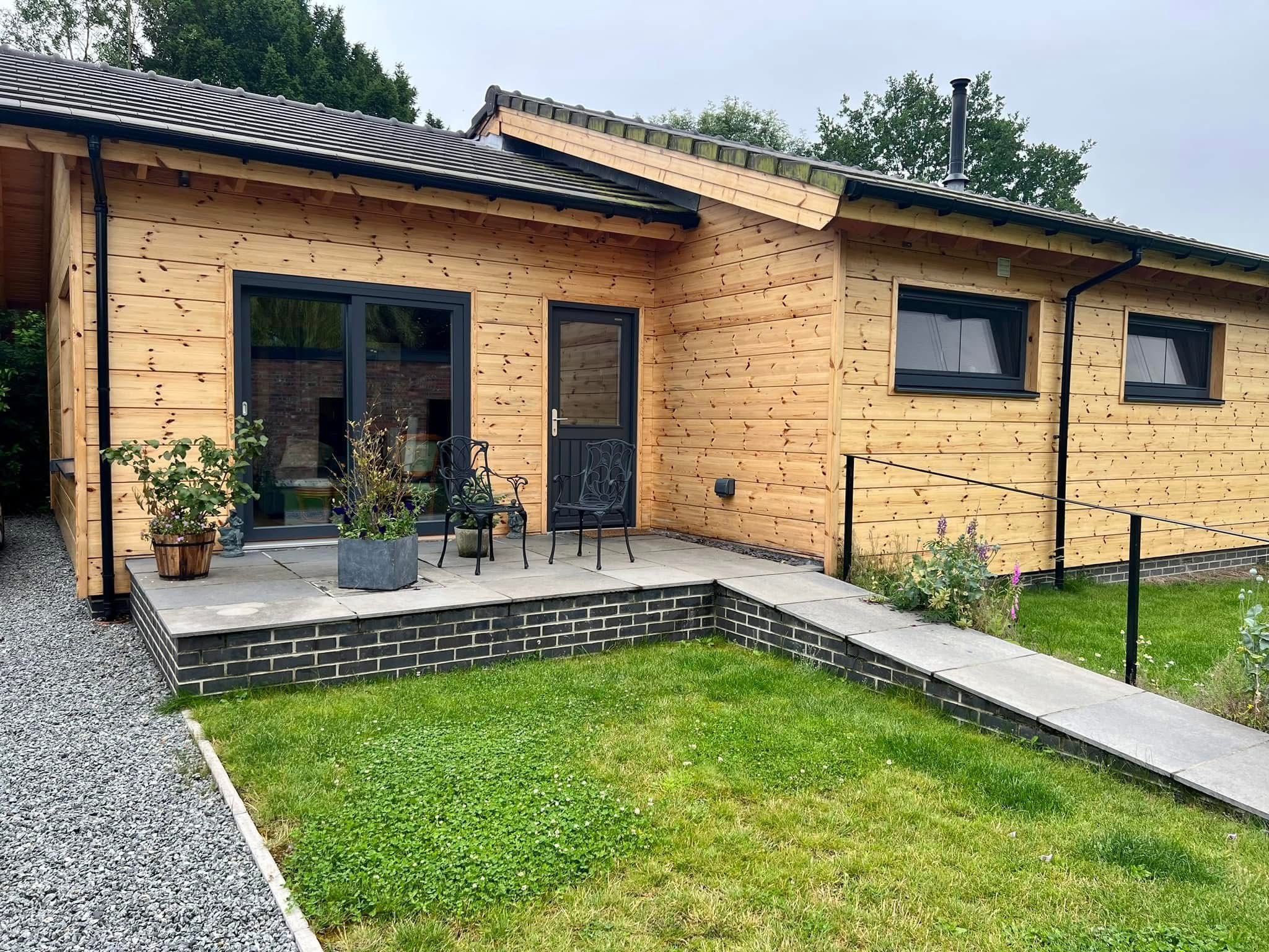 Selby Yorkshire Log Home - Image 2