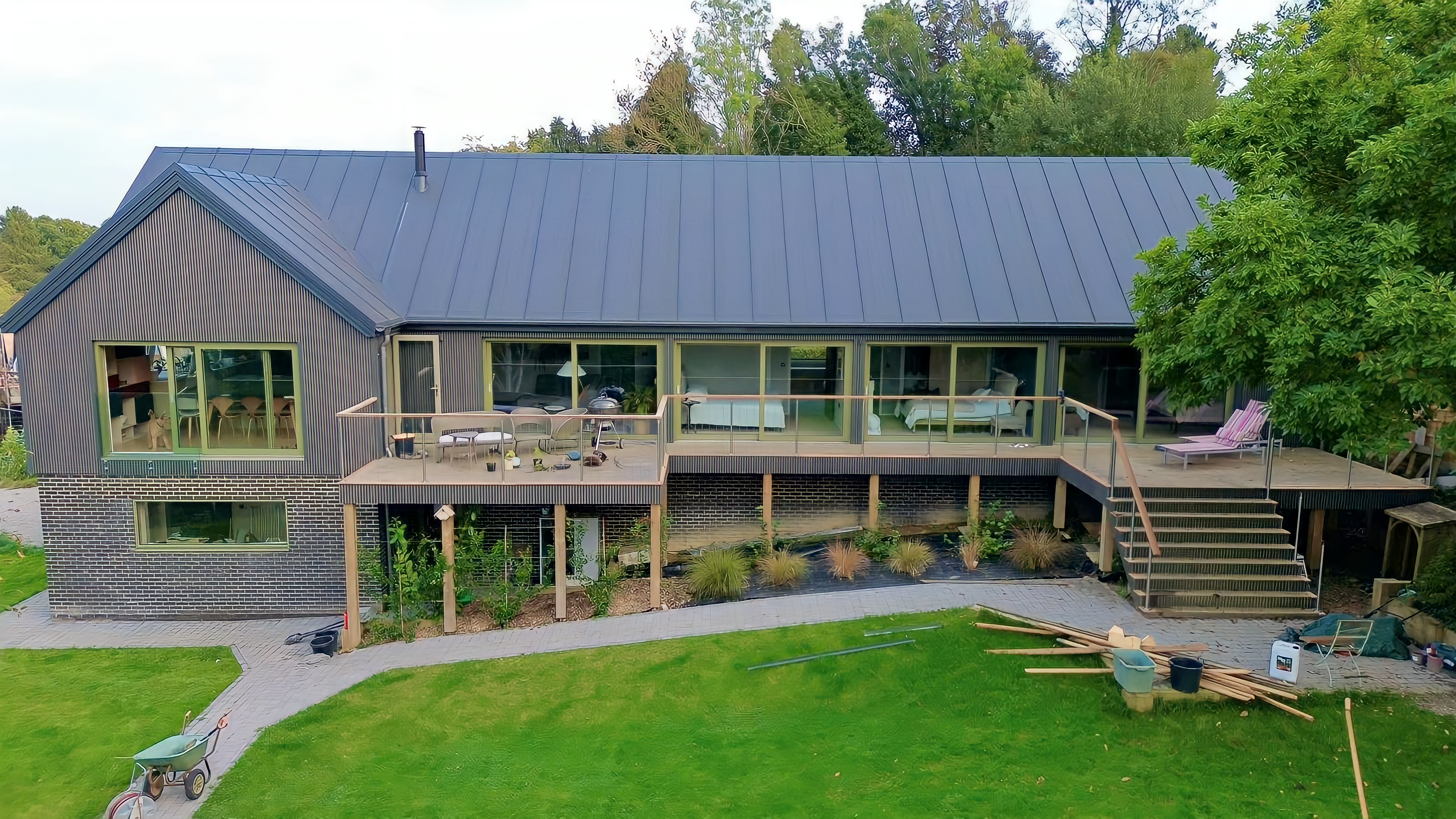 Tunbridge Wells Log Home - Image 4